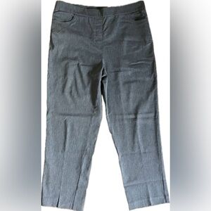 Alfred Dunner Gray Ankle Cropped Dress Pants. Excellent condition. Size 16P